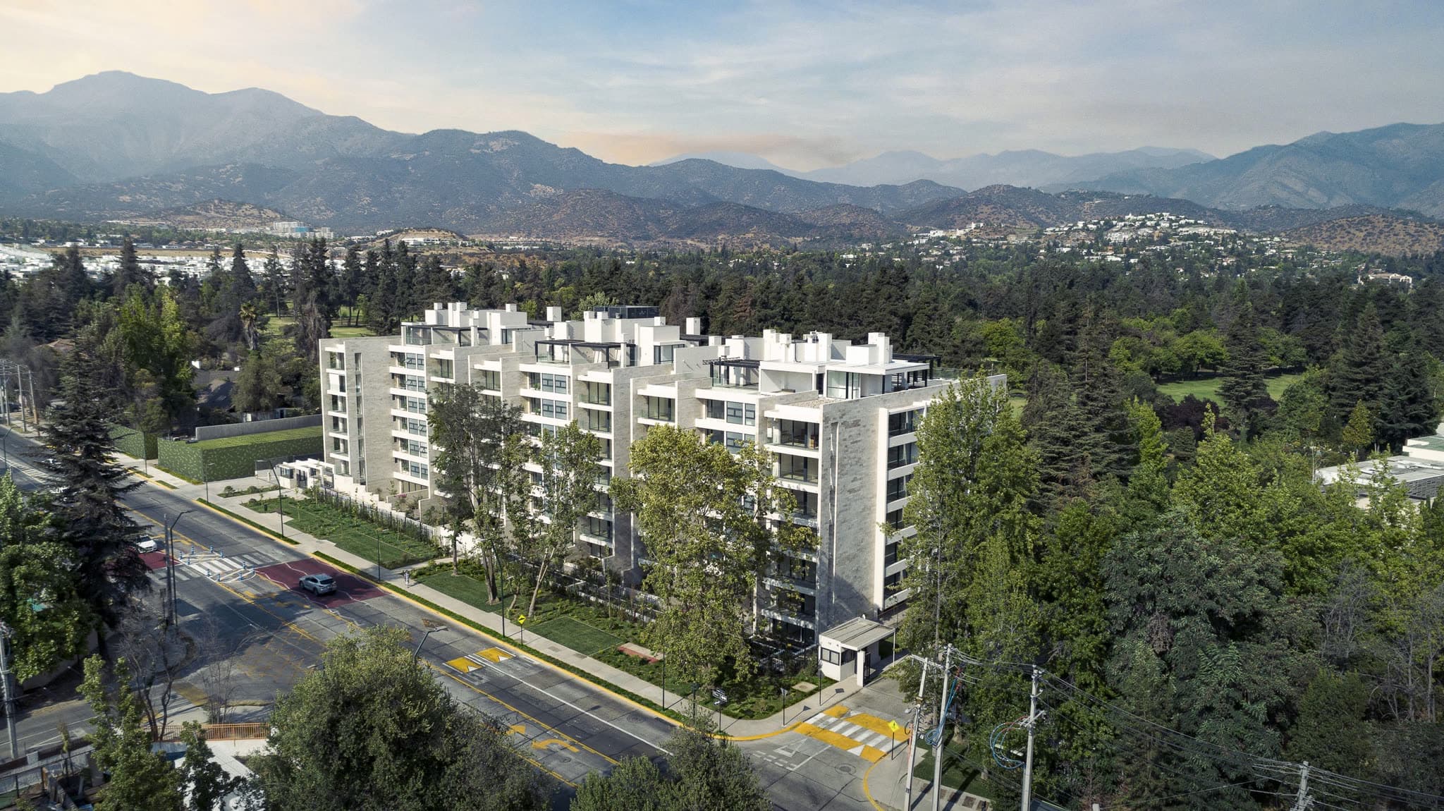 Fachada del edificio Vista Golf Etapa 2, desarrollado por Inmobiliaria Paz en La Dehesa