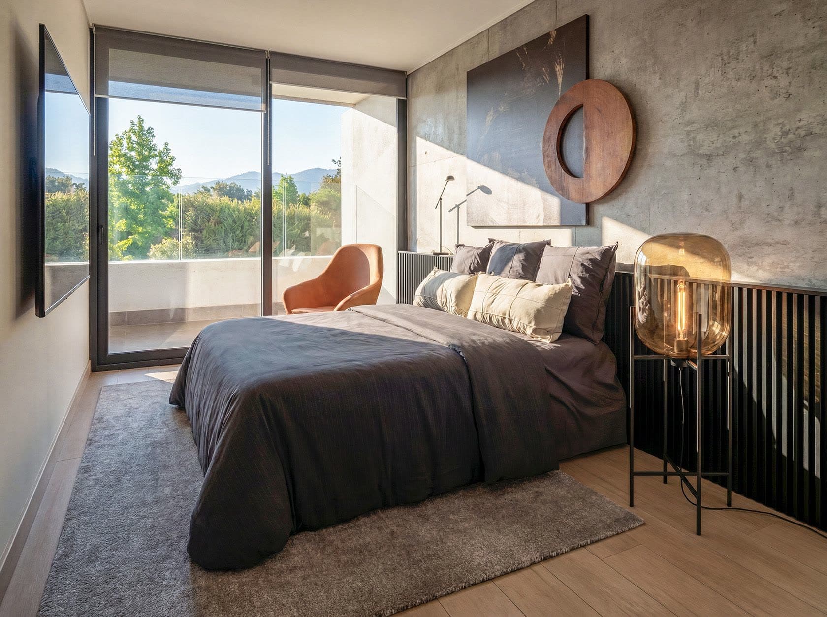 Segundo dormitorio del departamento, luminoso y de proporciones flexibles